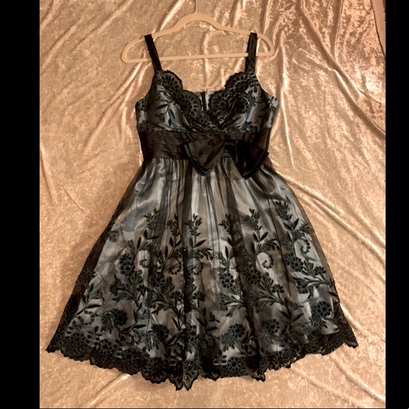 Dresses & Skirts - Gorgeous cocktail dress.